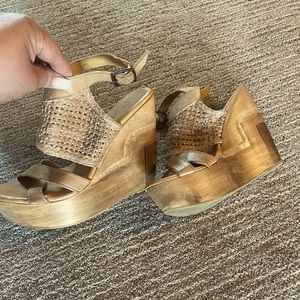 BedStu , size 10 , lightly worn wedges